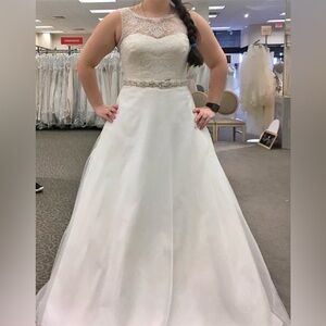 NWT David’s Bridal Wedding Dress Size 12 Ivory